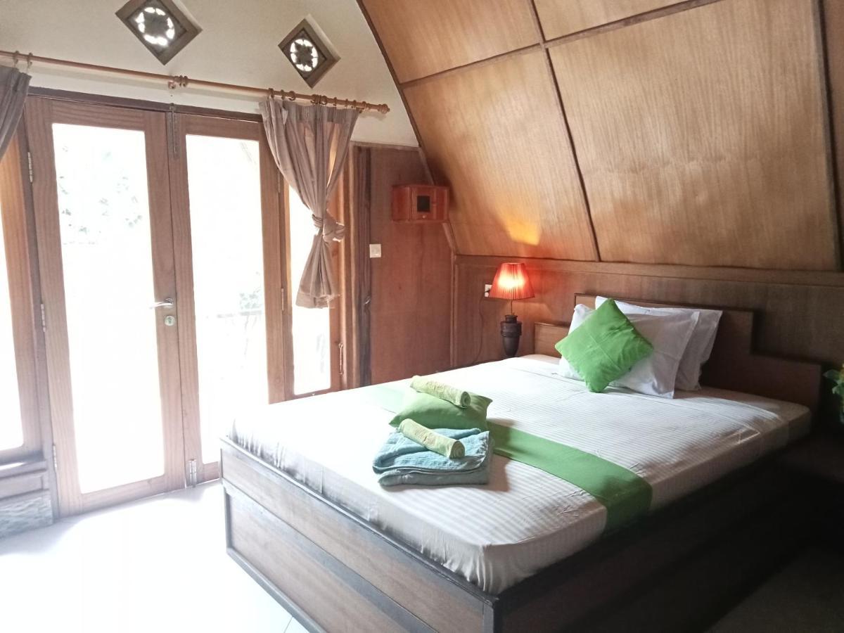 Meno Smile Cottages Gili Meno Exterior photo